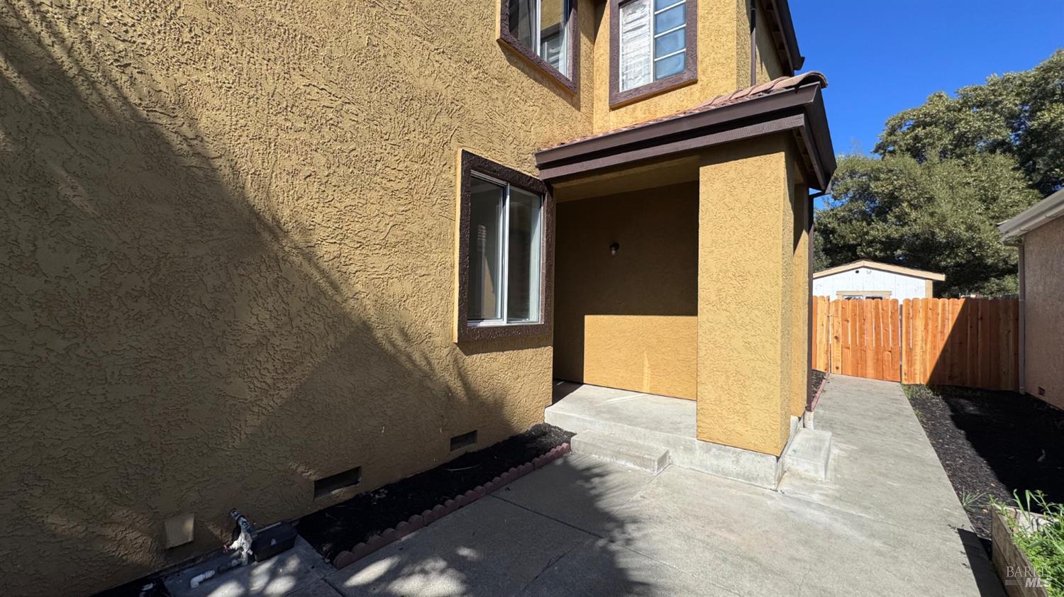 Detail Gallery Image 4 of 37 For 348 Stamper Cir, Suisun City,  CA 94585 - 3 Beds | 3 Baths