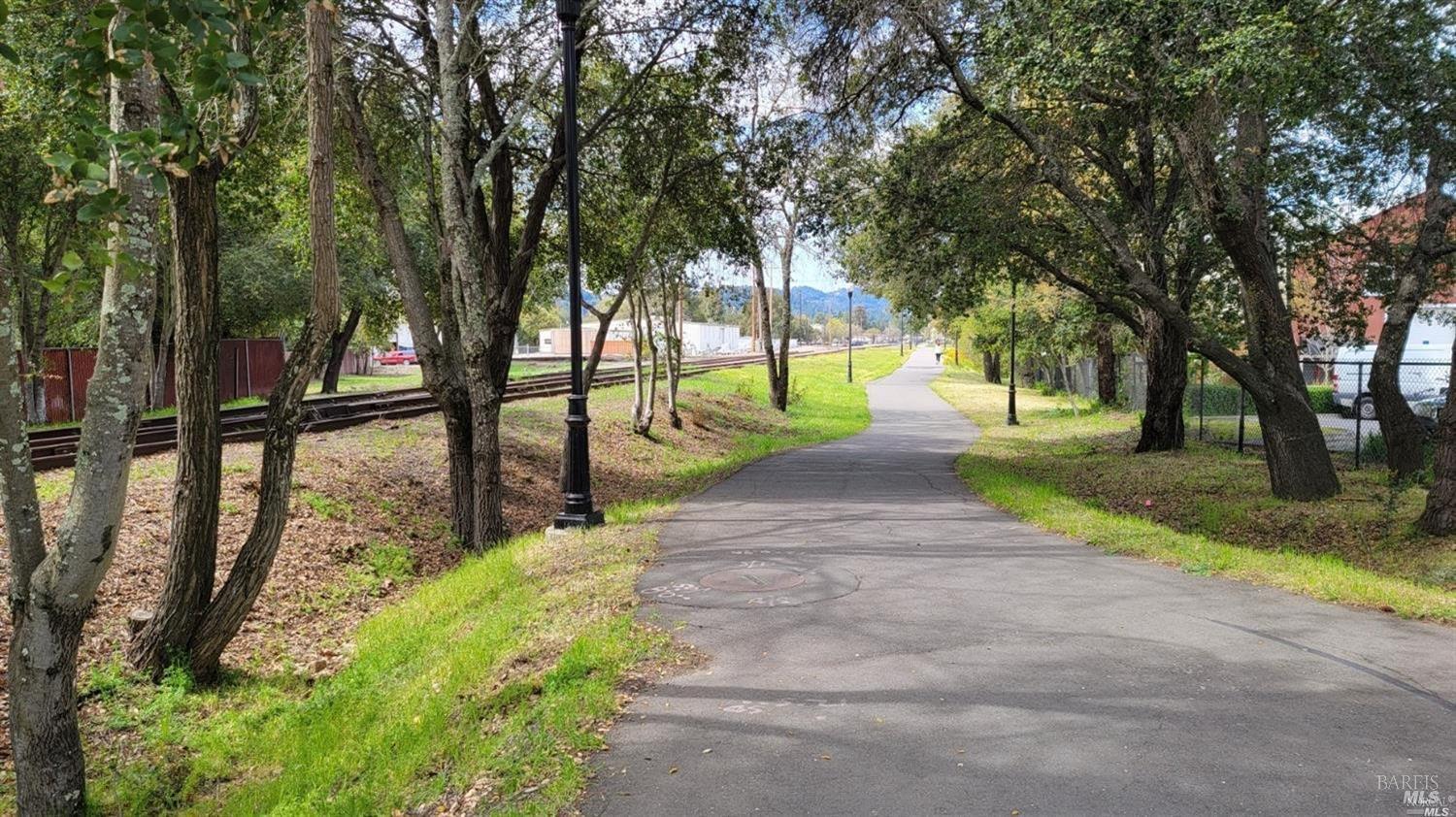 Detail Gallery Image 23 of 23 For 31 Front St #E,  Healdsburg,  CA 95448 - 3 Beds | 1/1 Baths