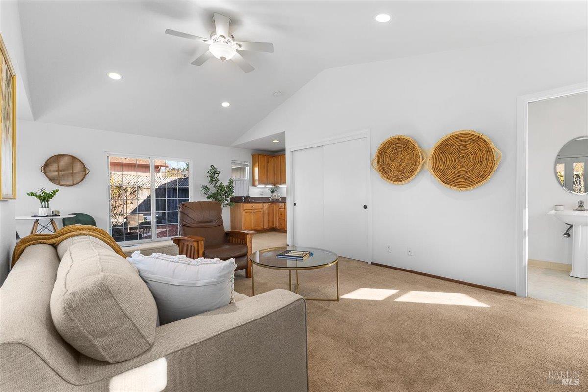 Detail Gallery Image 28 of 43 For 2257 White Chapel Ct, Santa Rosa,  CA 95401 - 3 Beds | 3 Baths