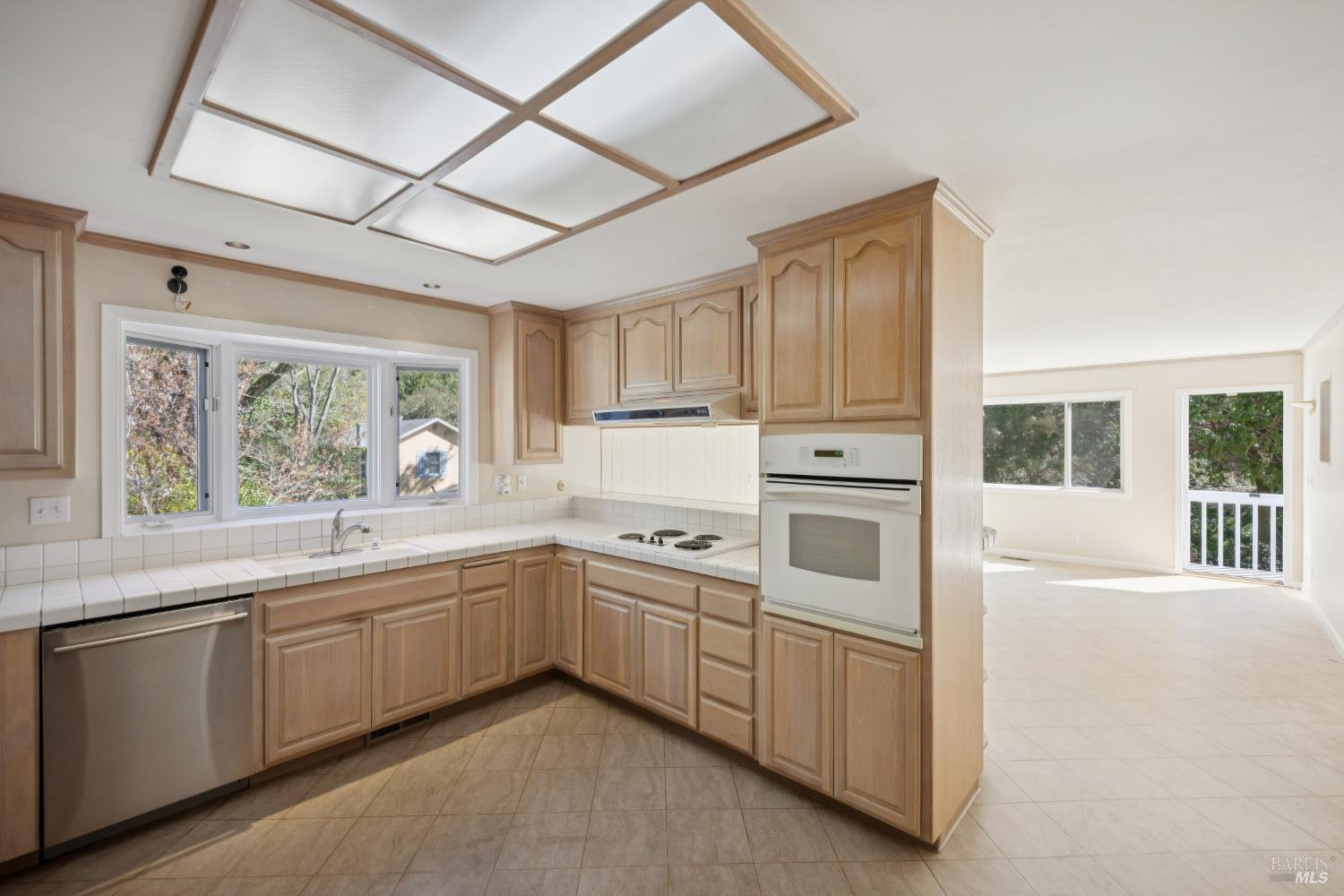 Detail Gallery Image 15 of 46 For 285 Cascade Dr, Fairfax,  CA 94930 - 4 Beds | 2 Baths