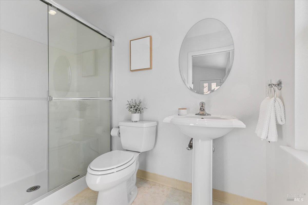 Detail Gallery Image 33 of 43 For 2257 White Chapel Ct, Santa Rosa,  CA 95401 - 3 Beds | 3 Baths