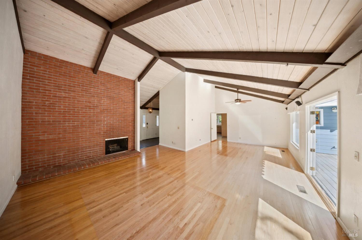 Detail Gallery Image 12 of 46 For 285 Cascade Dr, Fairfax,  CA 94930 - 4 Beds | 2 Baths