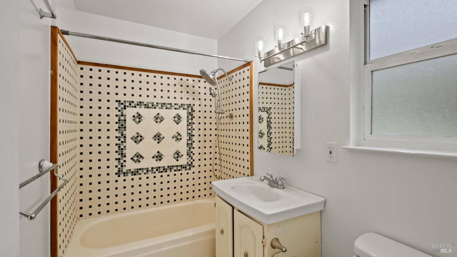 Detail Gallery Image 74 of 99 For 5932 Fredricks Rd, Sebastopol,  CA 95472 - 4 Beds | 4 Baths