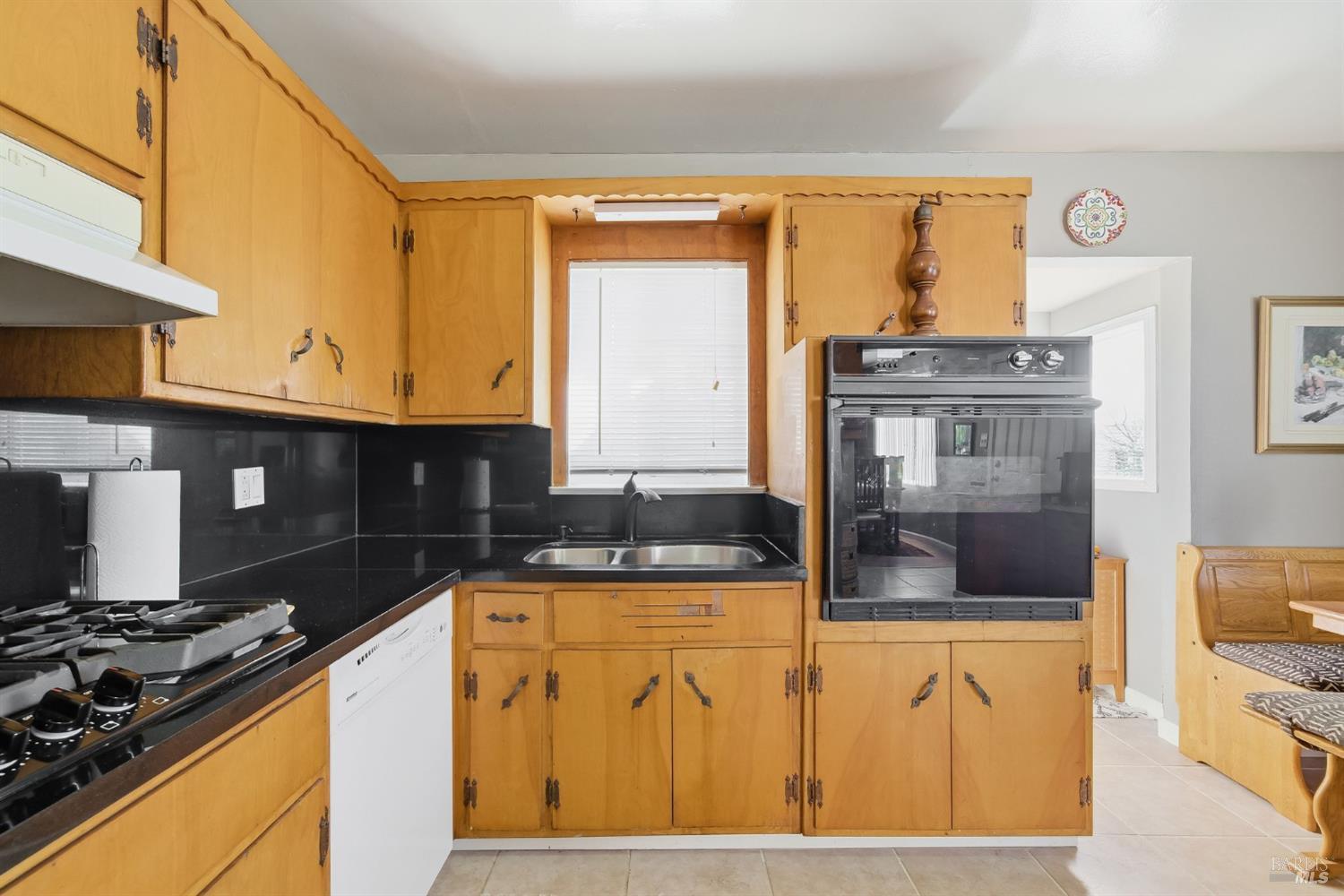 Detail Gallery Image 7 of 28 For 964 Sonoma St, Richmond,  CA 94805 - 3 Beds | 1/1 Baths