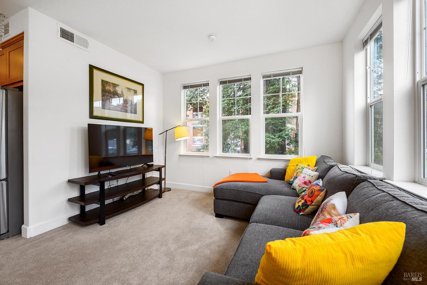 Detail Gallery Image 29 of 35 For 263 Camellia Cir, Larkspur,  CA 94939 - 2 Beds | 2 Baths