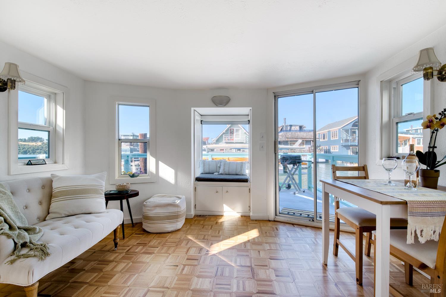 Detail Gallery Image 2 of 32 For 35 W Pier Unkn, Sausalito,  CA 94965 - 1 Beds | 1 Baths