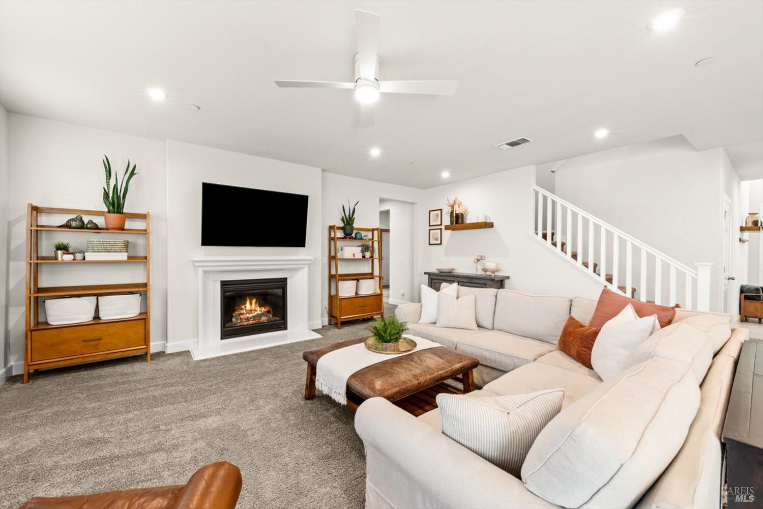 Detail Gallery Image 33 of 97 For 710 Fielding Way, Dixon,  CA 95620 - 5 Beds | 4 Baths