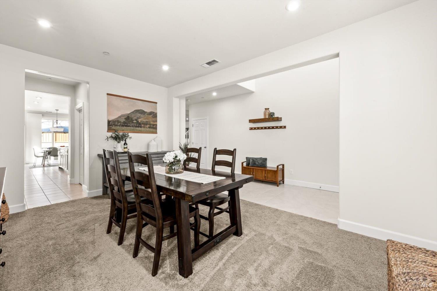 Detail Gallery Image 16 of 97 For 710 Fielding Way, Dixon,  CA 95620 - 5 Beds | 4 Baths