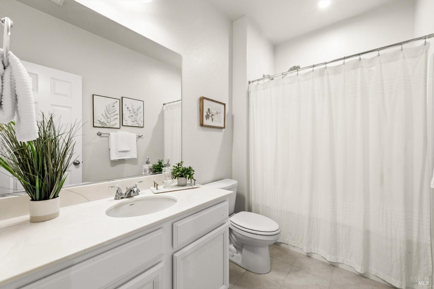 Detail Gallery Image 42 of 97 For 710 Fielding Way, Dixon,  CA 95620 - 5 Beds | 4 Baths