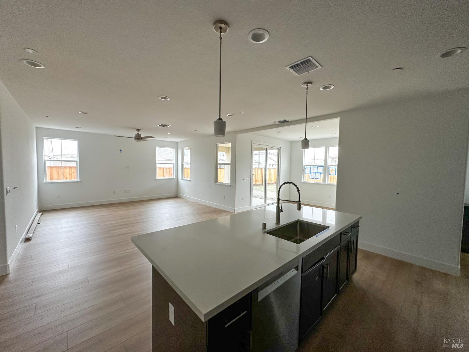 Detail Gallery Image 6 of 39 For 701 Castle St, Oakley,  CA 94561 - 5 Beds | 4/1 Baths