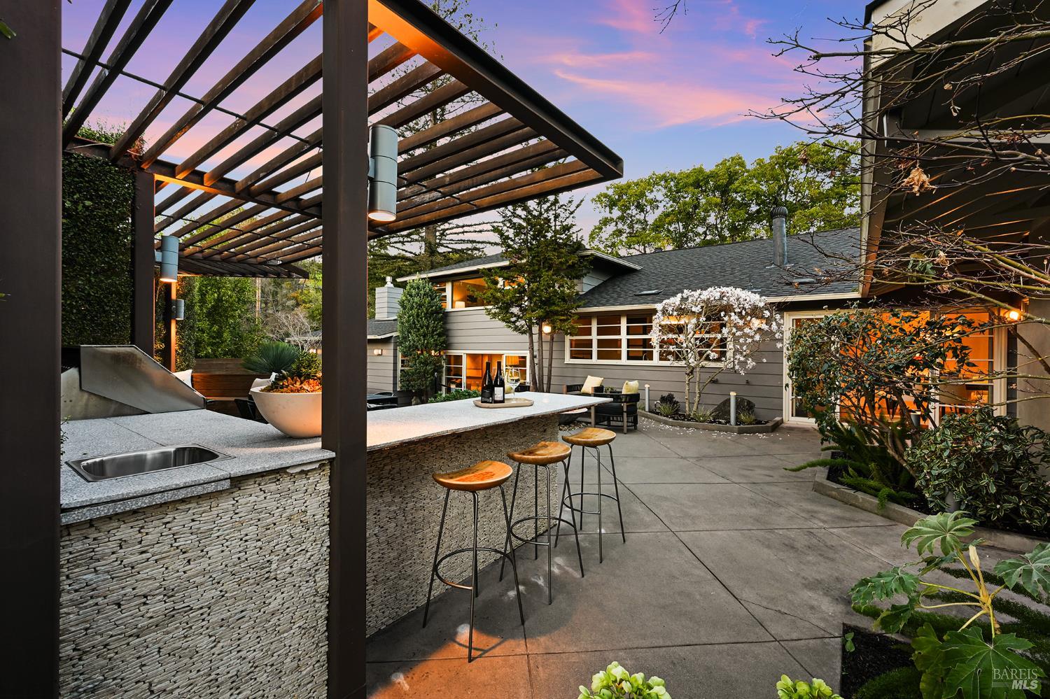 Detail Gallery Image 15 of 90 For 99 Fawn Dr, San Anselmo,  CA 94960 - 4 Beds | 4 Baths