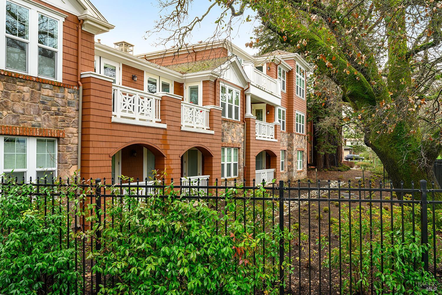 Detail Gallery Image 33 of 35 For 263 Camellia Cir, Larkspur,  CA 94939 - 2 Beds | 2 Baths