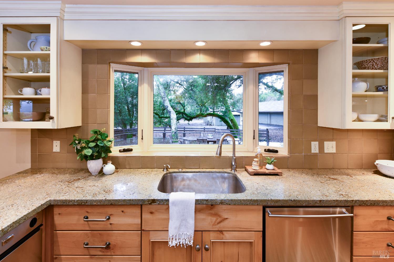 Detail Gallery Image 13 of 58 For 2120 Grove St, Sonoma,  CA 95476 - 3 Beds | 2/1 Baths