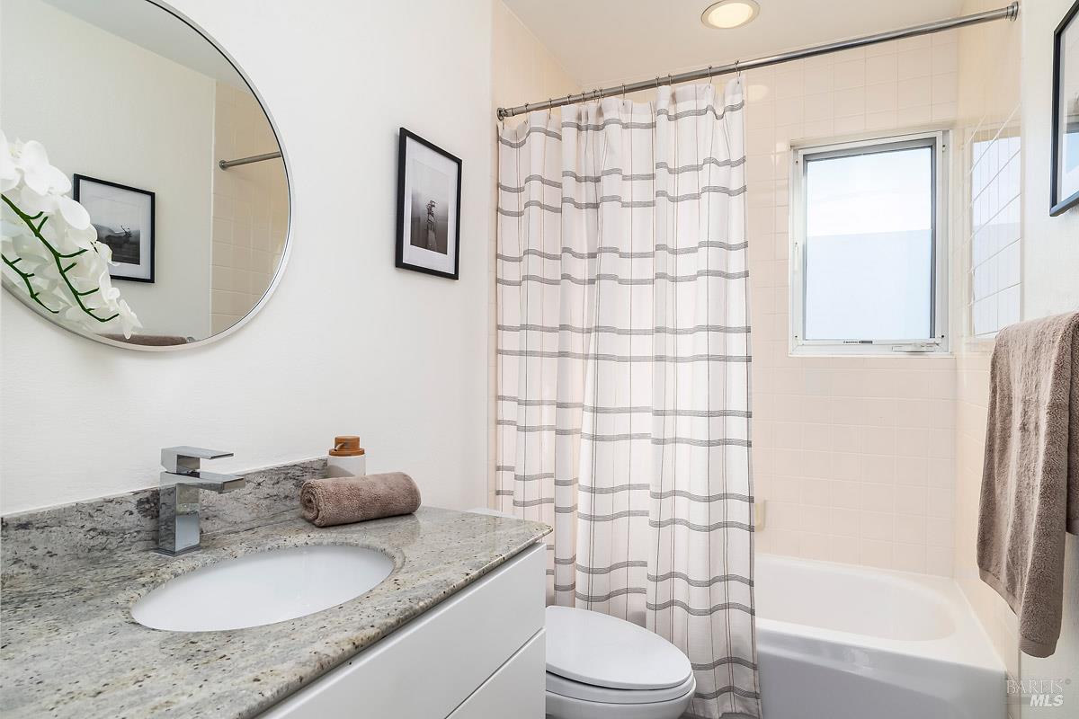 Detail Gallery Image 21 of 40 For 37 Creekside Ct, Corte Madera,  CA 94925 - 2 Beds | 2/1 Baths