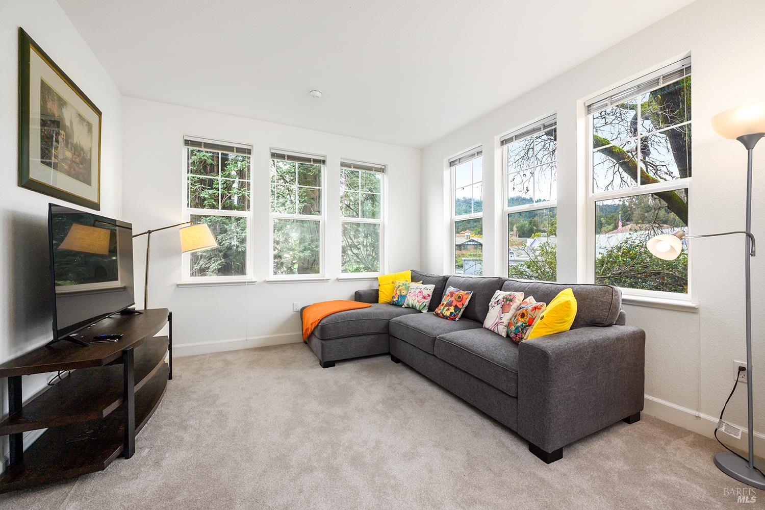 Detail Gallery Image 28 of 35 For 263 Camellia Cir, Larkspur,  CA 94939 - 2 Beds | 2 Baths