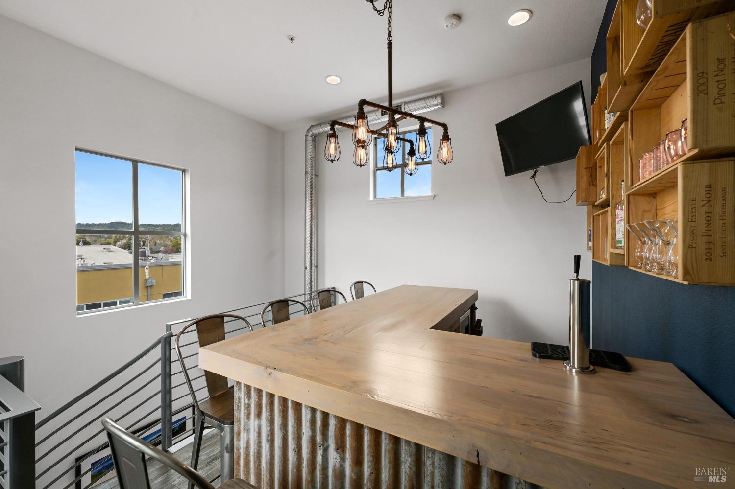 Detail Gallery Image 25 of 44 For 426 1st St, Petaluma,  CA 94952 - 3 Beds | 2/1 Baths