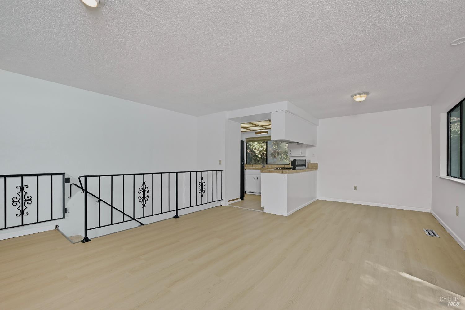 Detail Gallery Image 5 of 30 For 3480 Bergesen Ct, Kelseyville,  CA 95451 - 3 Beds | 1/1 Baths