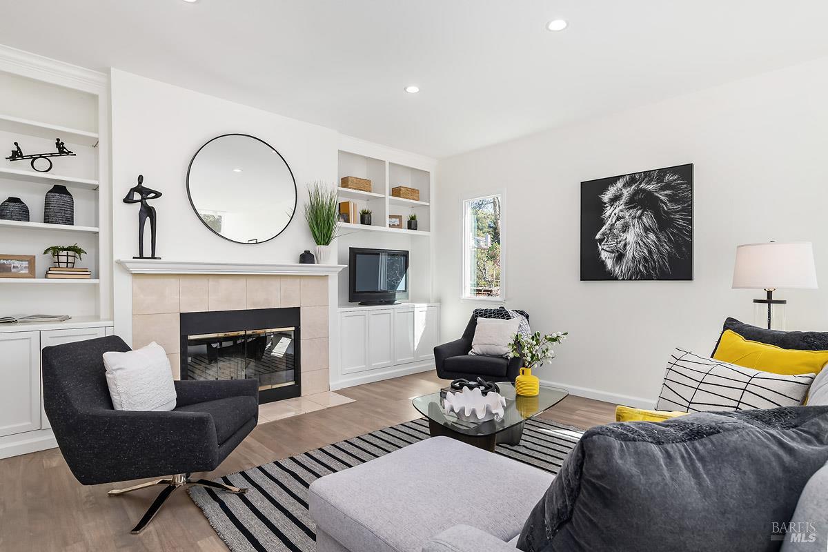 Detail Gallery Image 5 of 40 For 37 Creekside Ct, Corte Madera,  CA 94925 - 2 Beds | 2/1 Baths