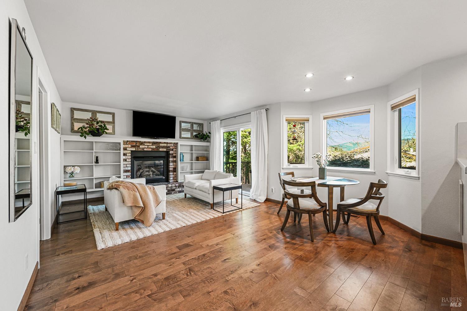 Detail Gallery Image 18 of 57 For 2866 Dusty Stone Ct, Santa Rosa,  CA 95405 - 3 Beds | 2/1 Baths