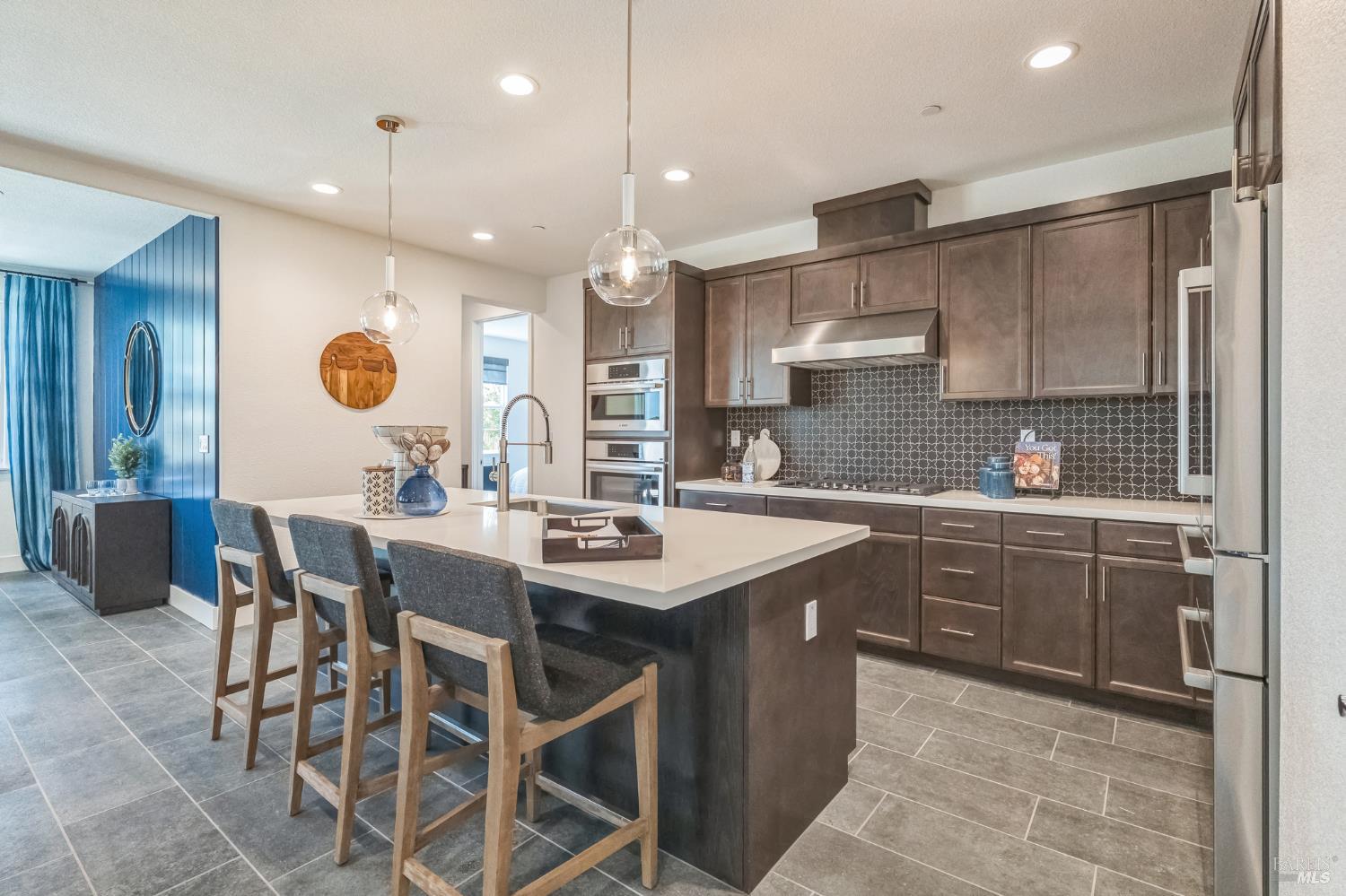 Detail Gallery Image 18 of 39 For 701 Castle St, Oakley,  CA 94561 - 5 Beds | 4/1 Baths