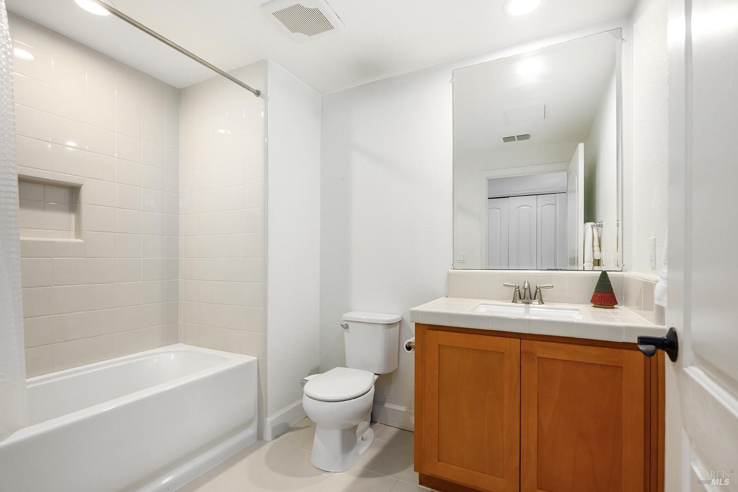 Detail Gallery Image 7 of 35 For 263 Camellia Cir, Larkspur,  CA 94939 - 2 Beds | 2 Baths