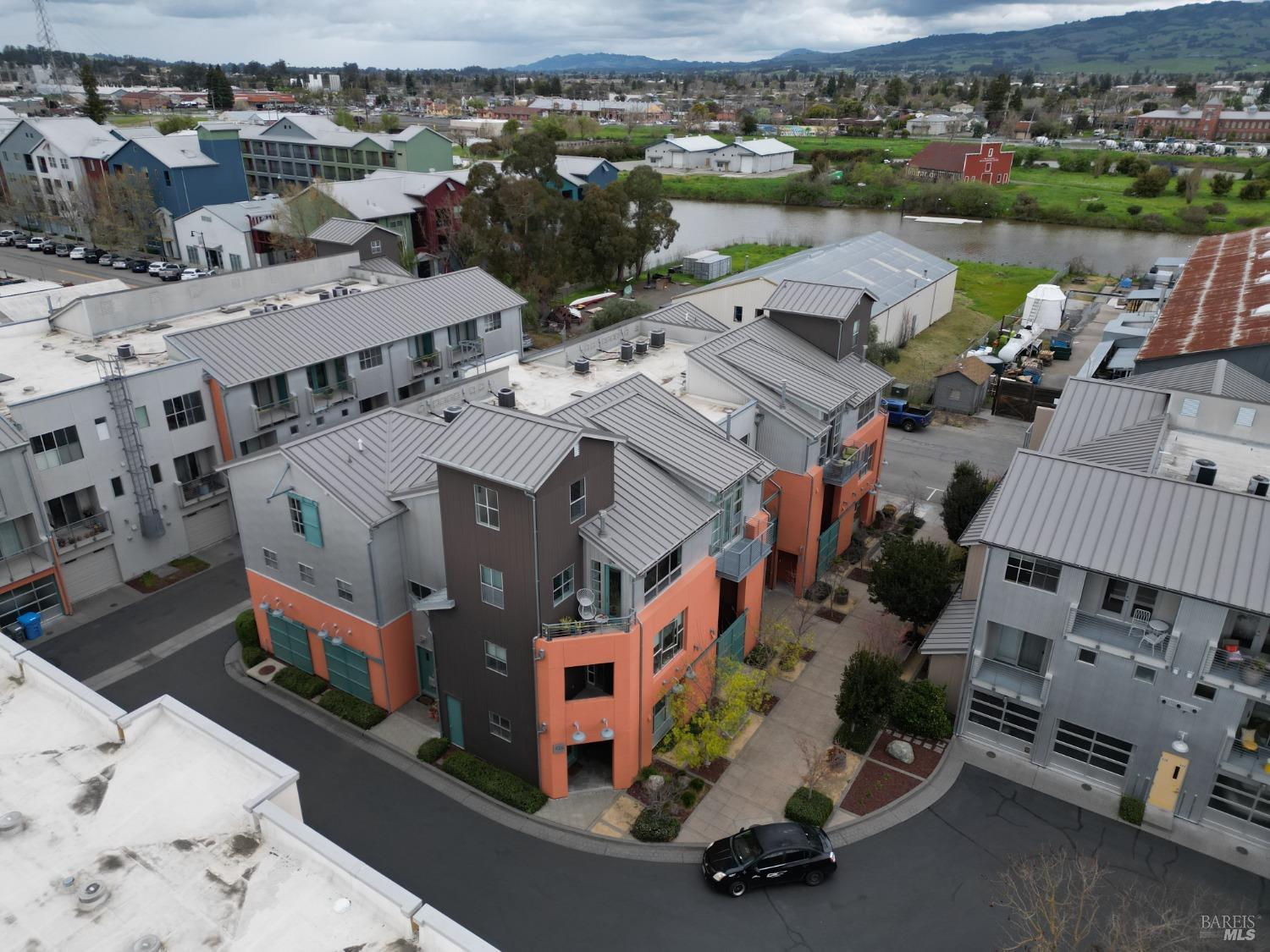 Detail Gallery Image 40 of 44 For 426 1st St, Petaluma,  CA 94952 - 3 Beds | 2/1 Baths