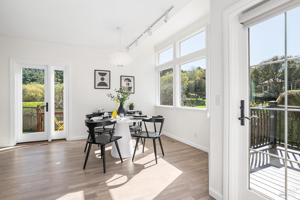 Detail Gallery Image 9 of 40 For 37 Creekside Ct, Corte Madera,  CA 94925 - 2 Beds | 2/1 Baths