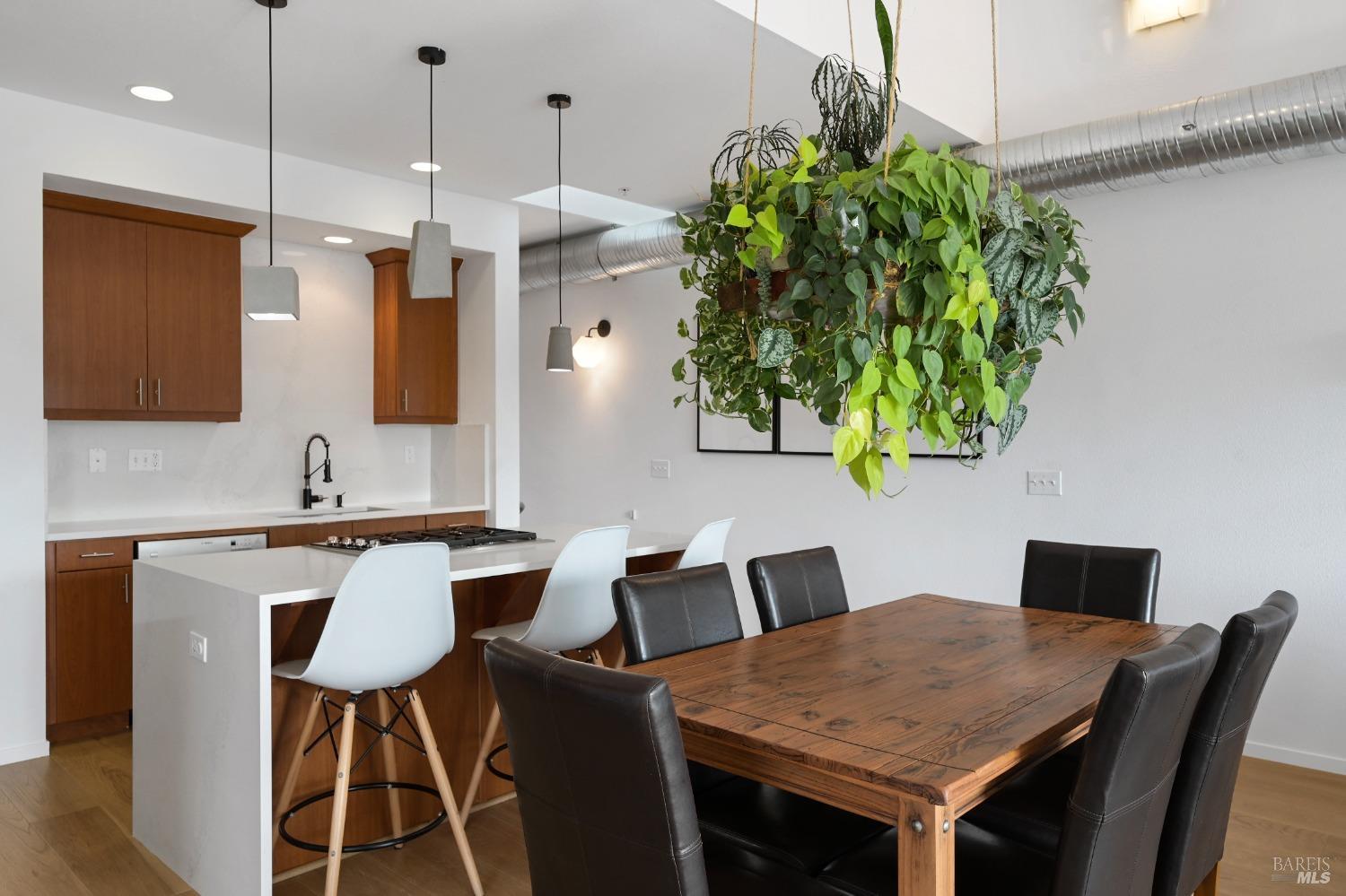 Detail Gallery Image 16 of 44 For 426 1st St, Petaluma,  CA 94952 - 3 Beds | 2/1 Baths