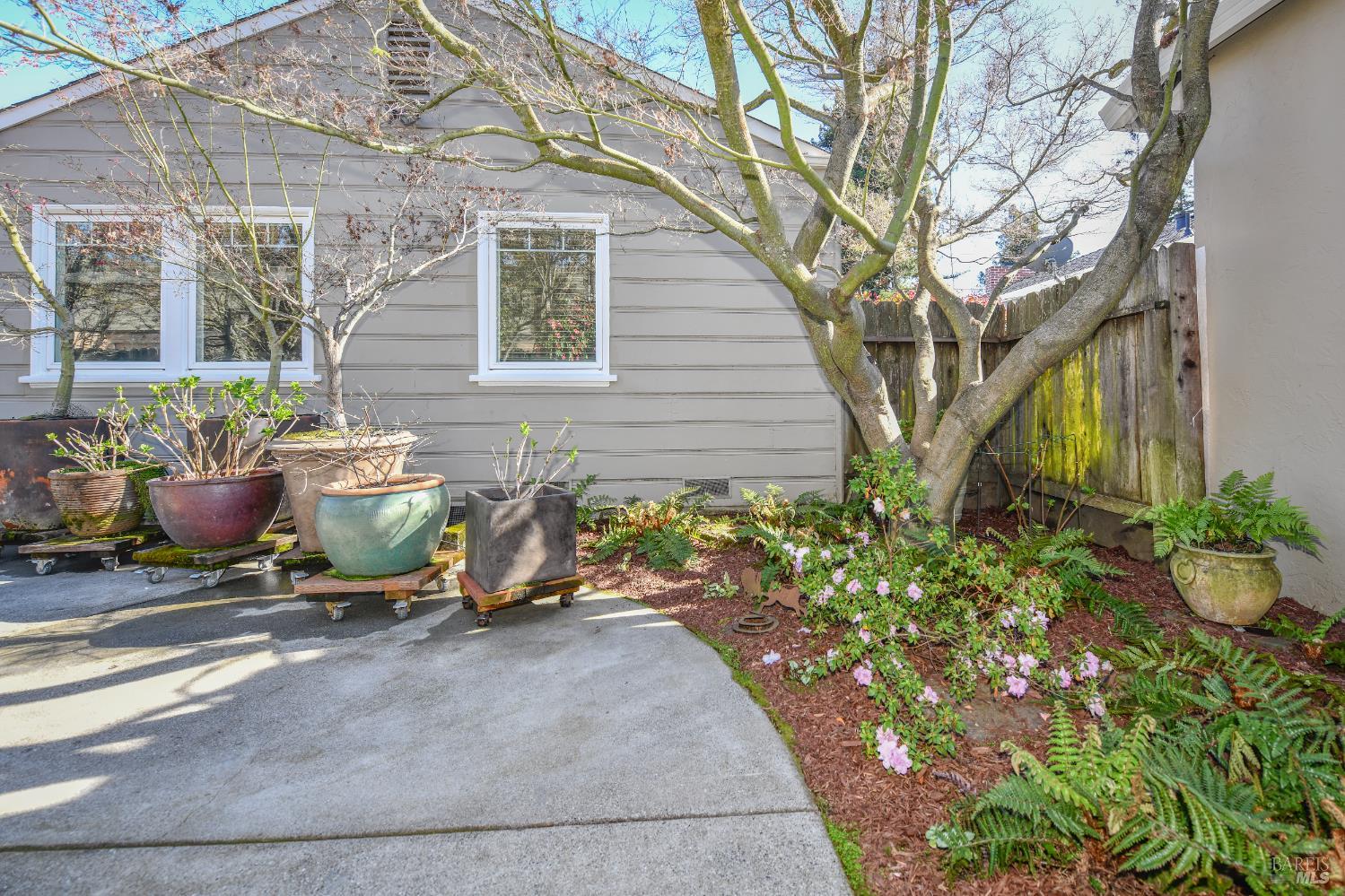 Detail Gallery Image 34 of 44 For 1142 Legion Ave, Napa,  CA 94559 - 2 Beds | 1 Baths