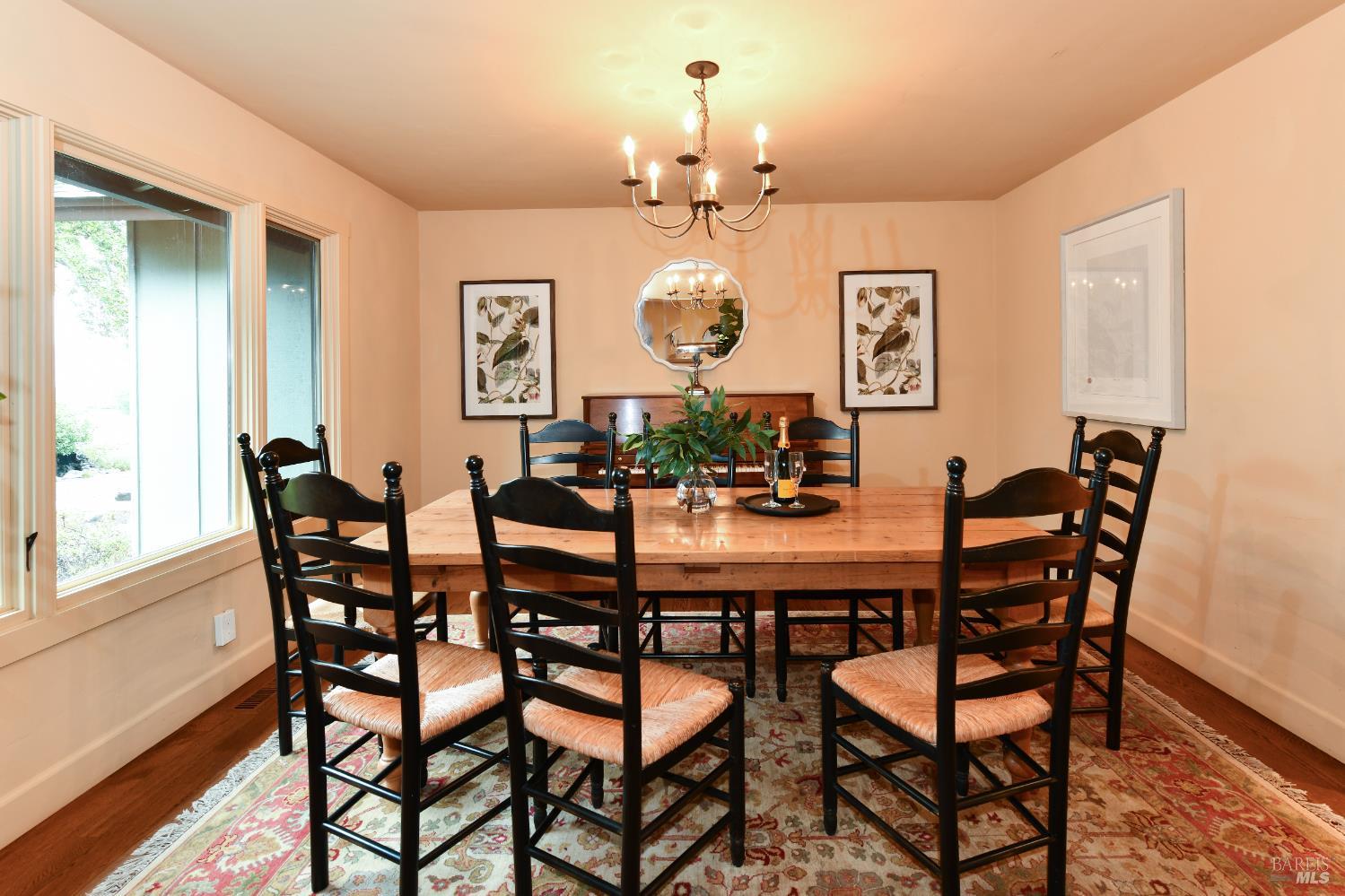 Detail Gallery Image 11 of 58 For 2120 Grove St, Sonoma,  CA 95476 - 3 Beds | 2/1 Baths