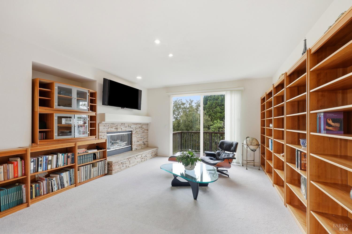 Detail Gallery Image 12 of 33 For 7576 Meadowlark Dr, Sebastopol,  CA 95472 - 5 Beds | 3/1 Baths