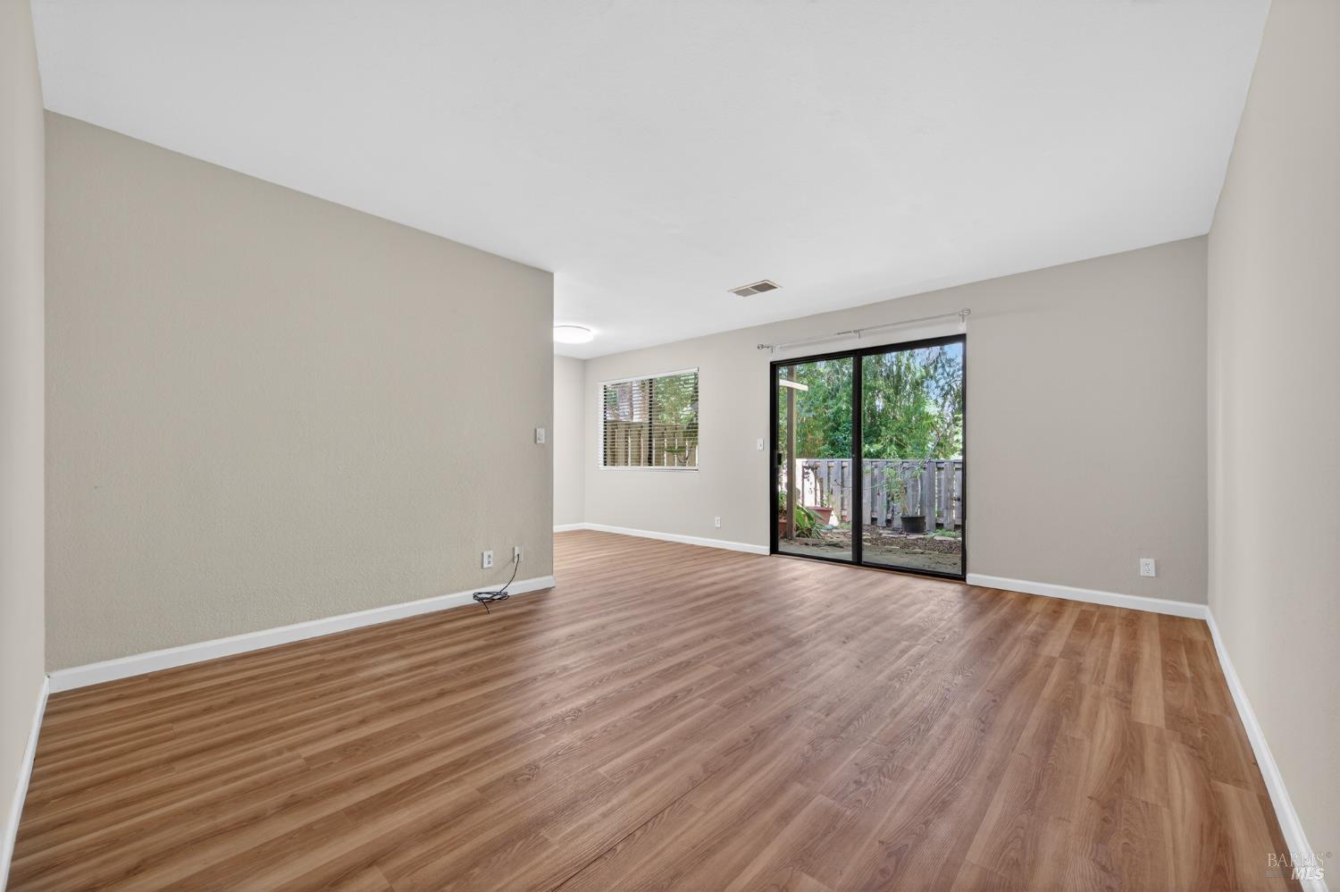 Detail Gallery Image 5 of 21 For 900 Cambridge Dr #3,  Benicia,  CA 94510 - 1 Beds | 1 Baths