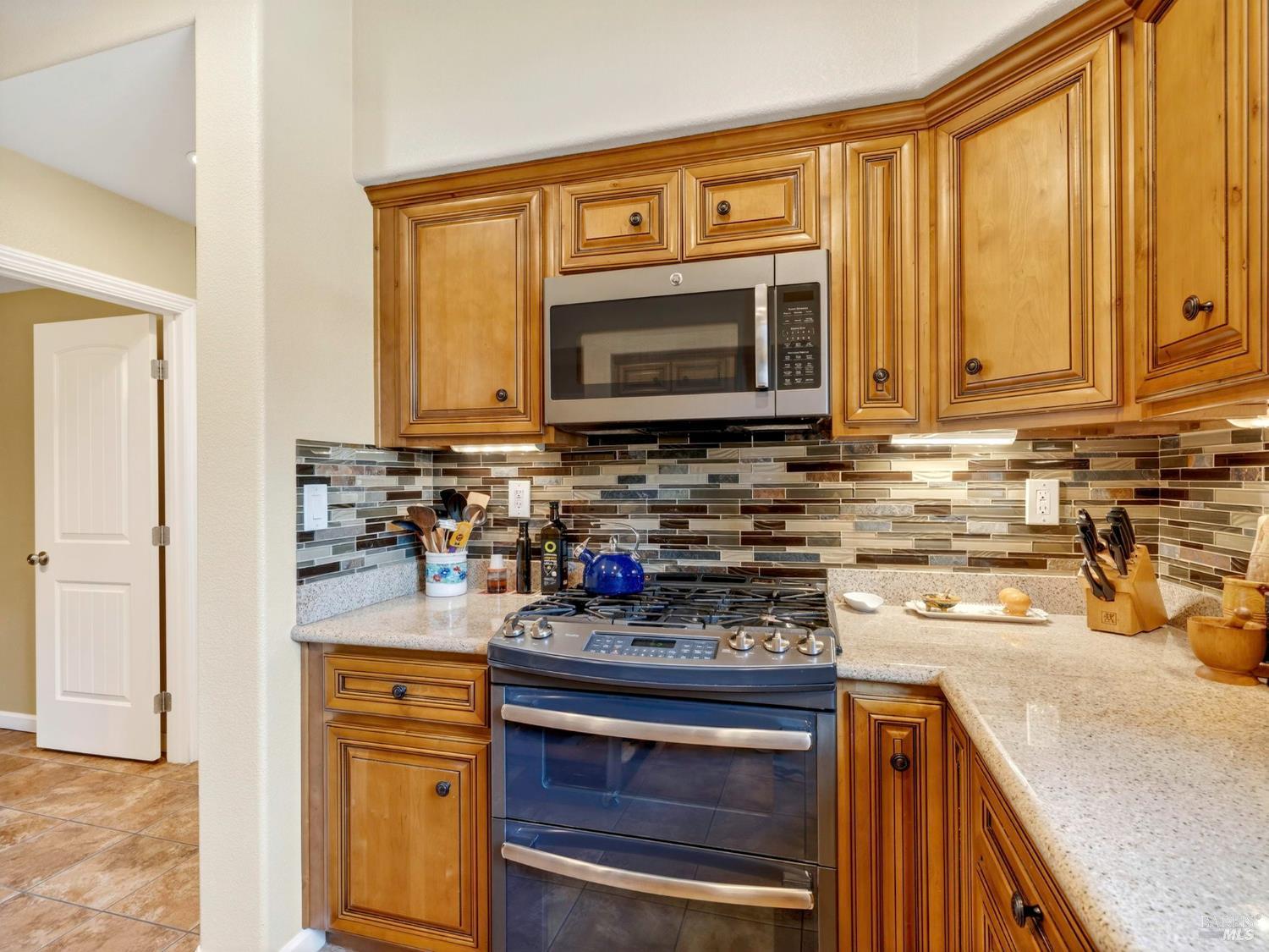 Detail Gallery Image 13 of 48 For 180 Healdsburg Ave a,  Cloverdale,  CA 95425 - 3 Beds | 2/1 Baths