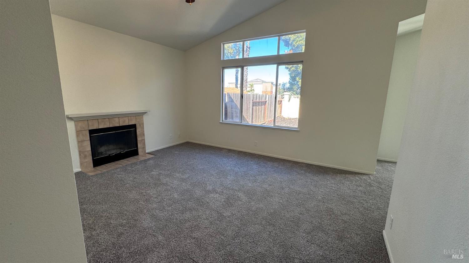 Detail Gallery Image 6 of 37 For 348 Stamper Cir, Suisun City,  CA 94585 - 3 Beds | 3 Baths