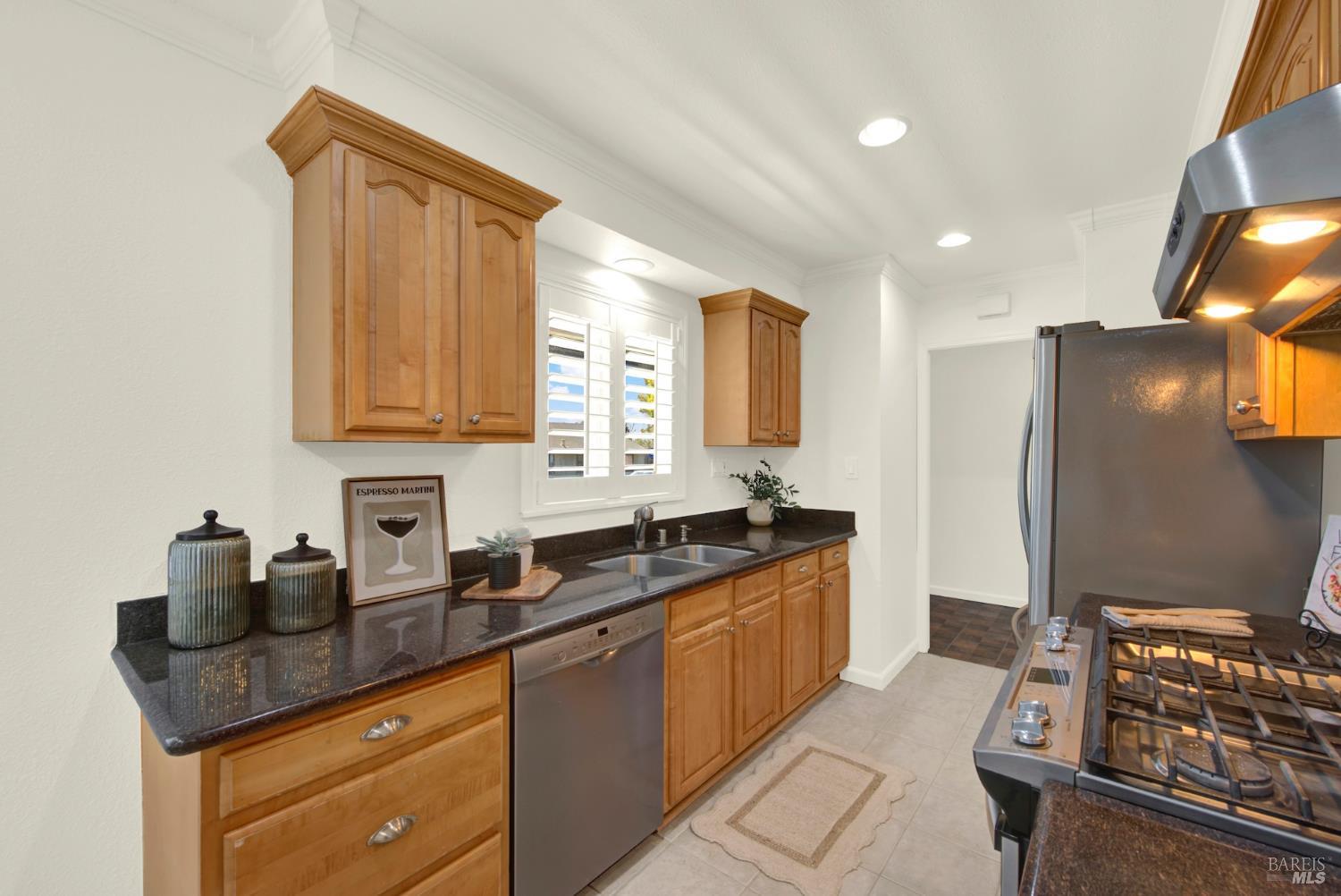 Detail Gallery Image 18 of 52 For 216 Manhattan St, Vallejo,  CA 94591 - 3 Beds | 2 Baths