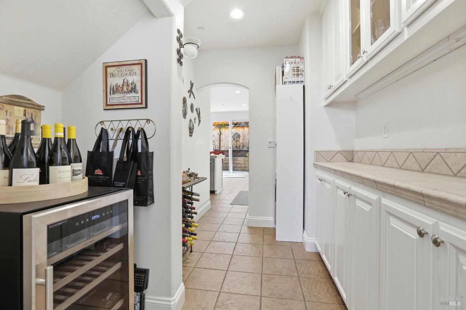 Detail Gallery Image 11 of 40 For 26 Waterbury Ln, Novato,  CA 94949 - 4 Beds | 2/1 Baths