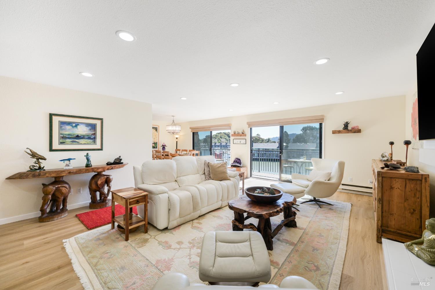 Detail Gallery Image 7 of 23 For 4 Greenwood Cv #F,  Tiburon,  CA 94920 - 2 Beds | 2 Baths