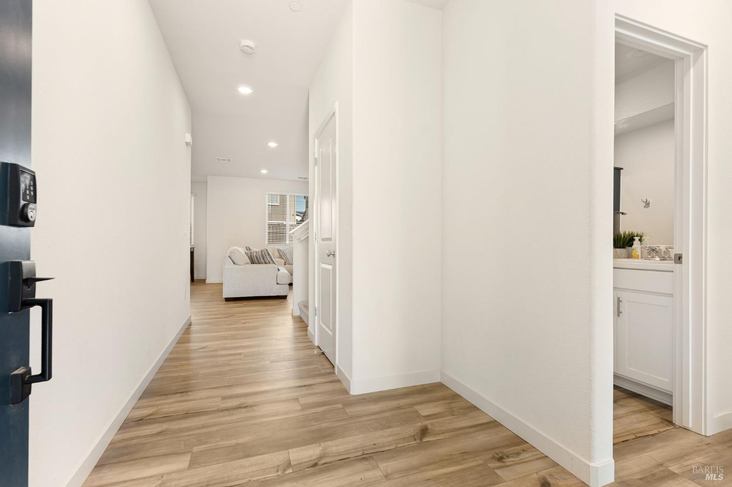 Detail Gallery Image 5 of 38 For 2874 Shaver St, Fairfield,  CA 94533 - 5 Beds | 3 Baths