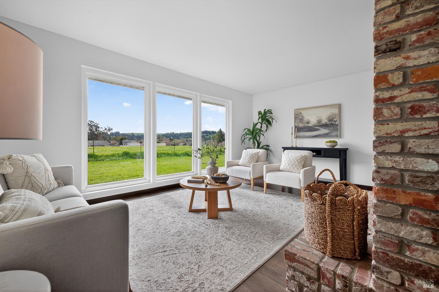 Detail Gallery Image 7 of 70 For 101 Mcbrown Rd, Petaluma,  CA 94952 - 4 Beds | 2/1 Baths