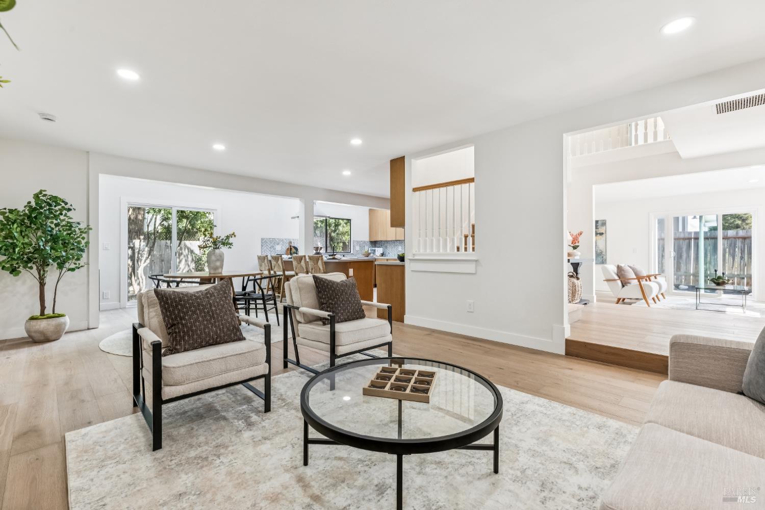 Detail Gallery Image 12 of 49 For 113 Greenridge Ct, Petaluma,  CA 94952 - 5 Beds | 3/1 Baths