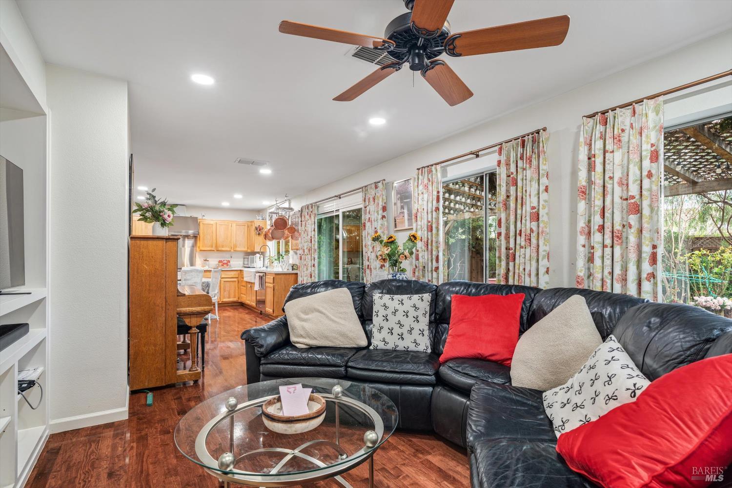 Detail Gallery Image 7 of 31 For 1378 Lubeck St, Sonoma,  CA 95476 - 3 Beds | 2/1 Baths