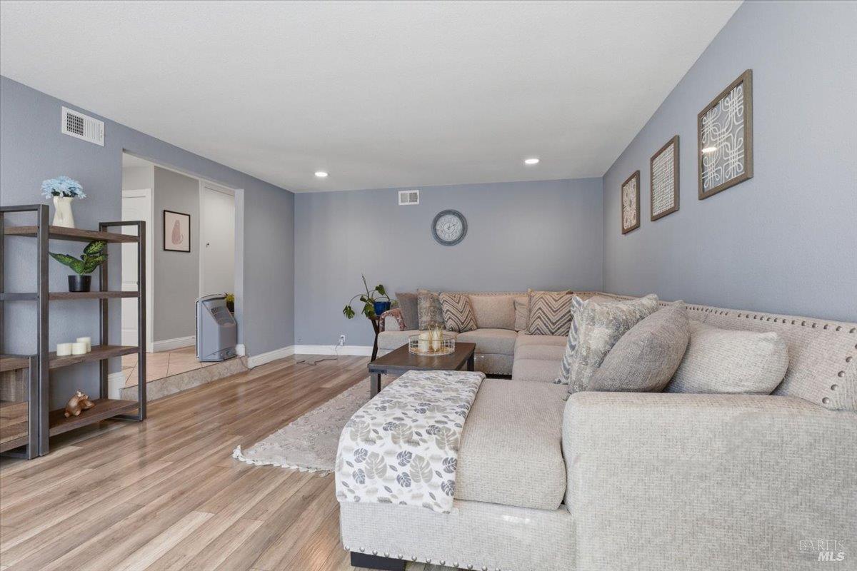 Detail Gallery Image 11 of 46 For 451 Alamo Dr, Vacaville,  CA 95688 - 4 Beds | 2 Baths