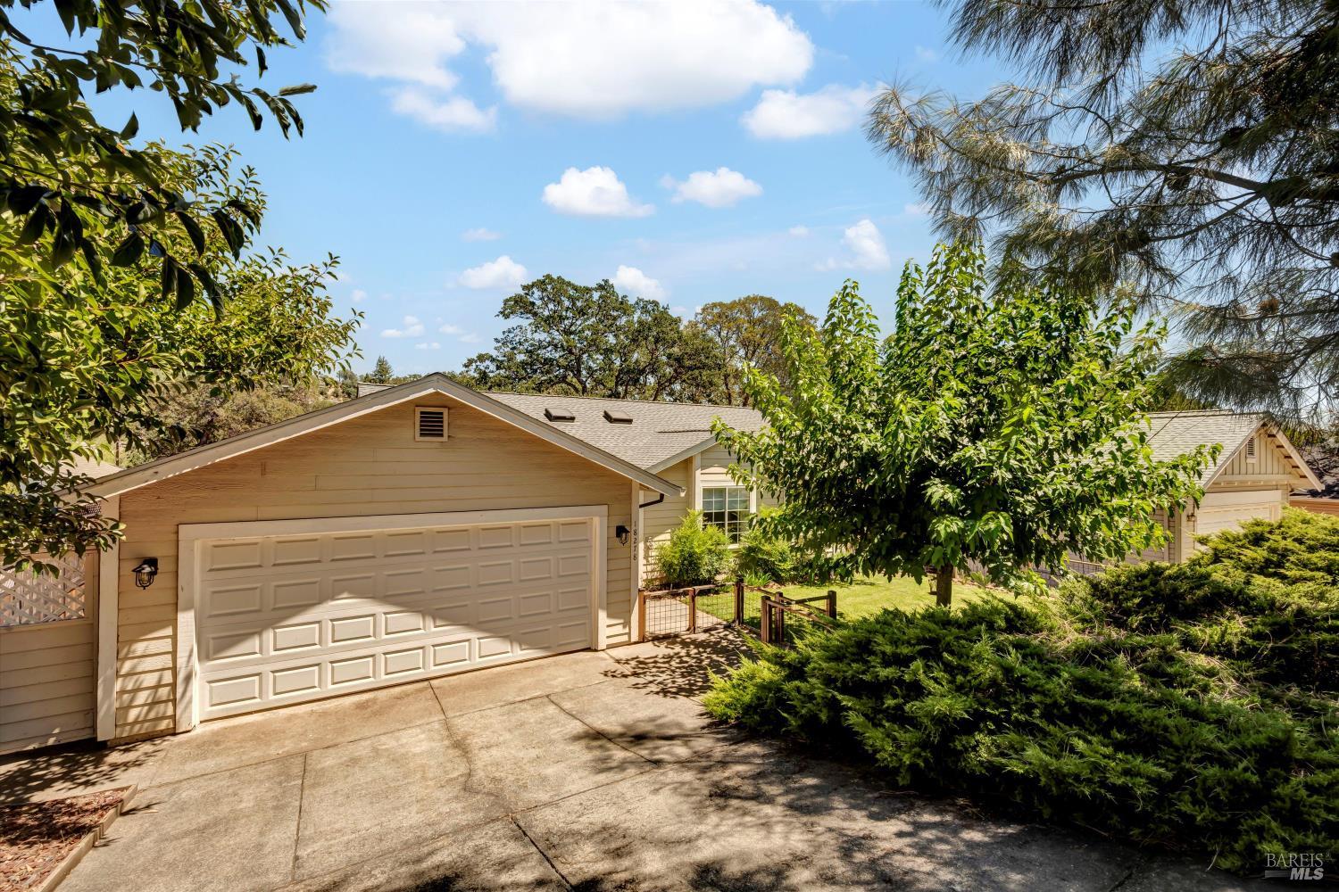 Detail Gallery Image 2 of 30 For 18278 N Shore Dr, Hidden Valley Lake,  CA 95467 - 3 Beds | 2 Baths