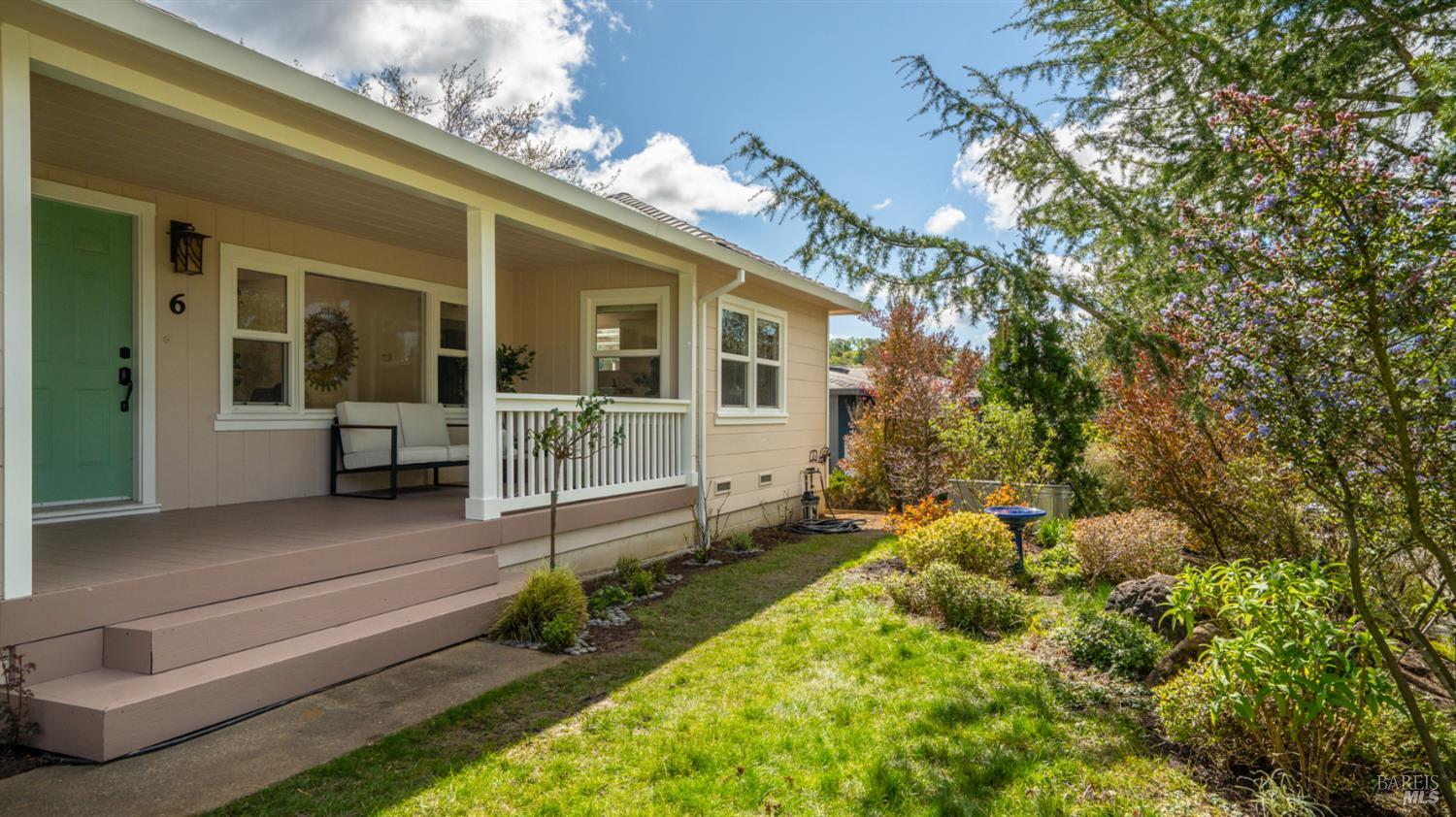 Detail Gallery Image 2 of 48 For 6 Sherwood Pl, Novato,  CA 94945 - 3 Beds | 1/1 Baths