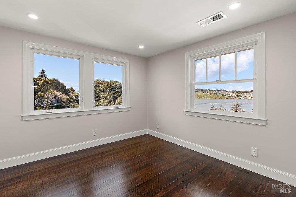 Detail Gallery Image 33 of 57 For 321 Alexander St, Crockett,  CA 94525 - 4 Beds | 3/1 Baths