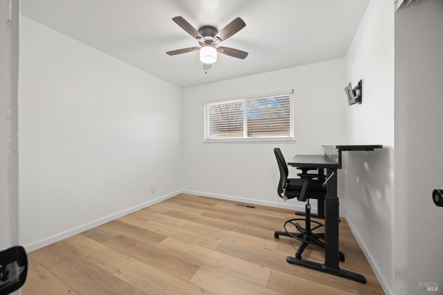 Detail Gallery Image 37 of 63 For 120 E Lake Dr, Antioch,  CA 94509 - 4 Beds | 2 Baths