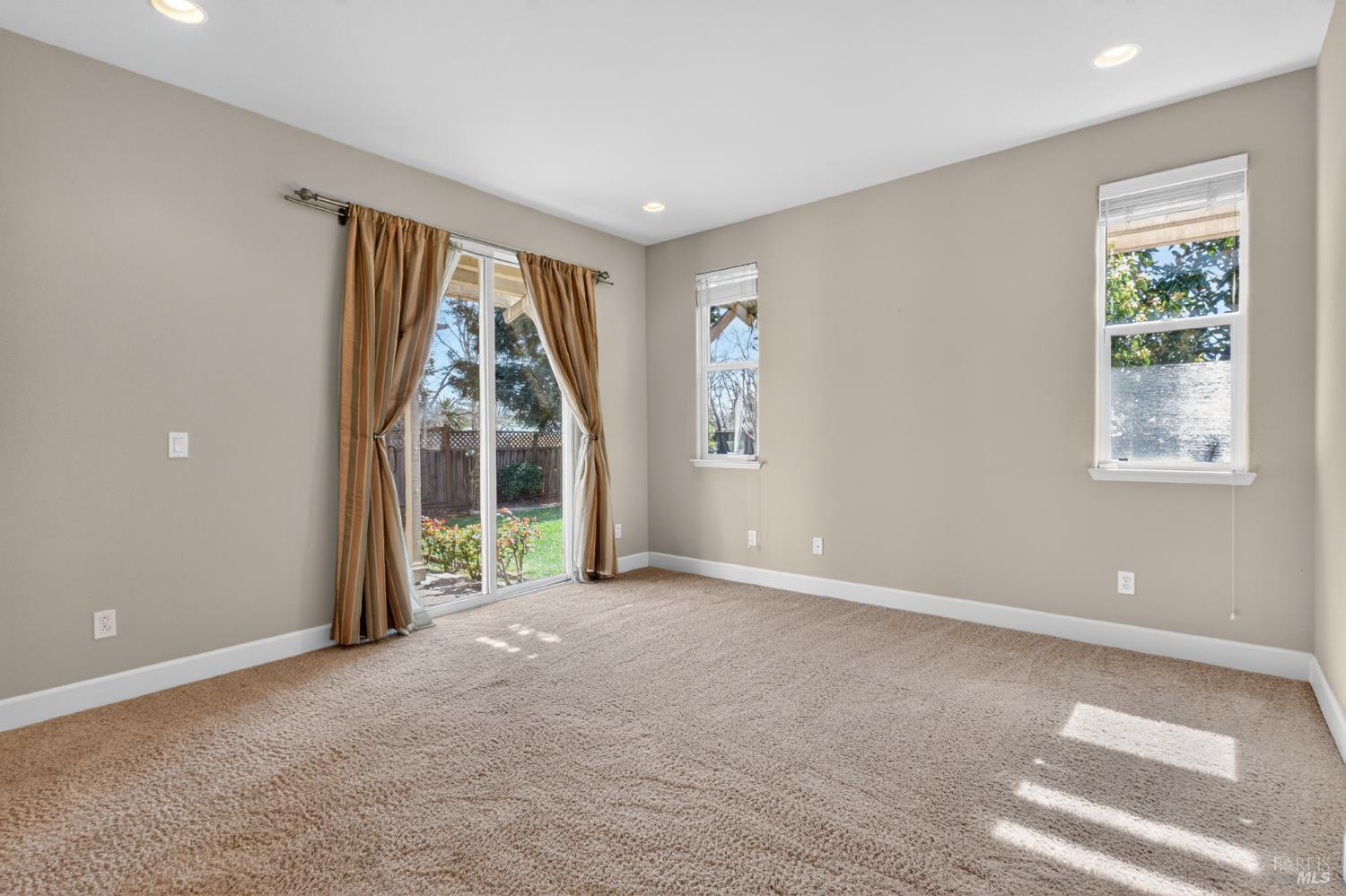 Detail Gallery Image 12 of 19 For 1912 Montevino Dr, Santa Rosa,  CA 95407 - 3 Beds | 2 Baths