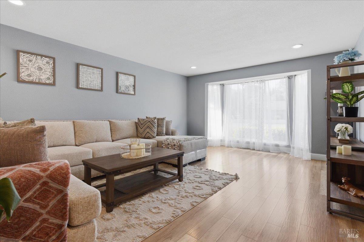 Detail Gallery Image 10 of 46 For 451 Alamo Dr, Vacaville,  CA 95688 - 4 Beds | 2 Baths