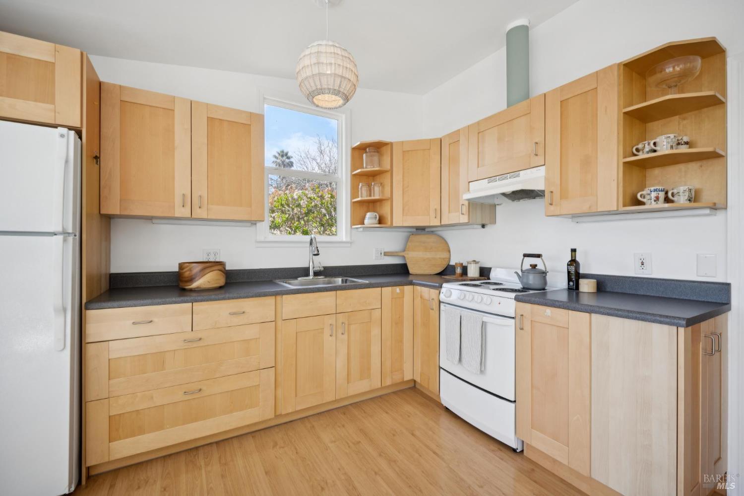 Detail Gallery Image 47 of 64 For 40 Laurel Ave, Stinson Beach,  CA 94970 - 4 Beds | 3 Baths