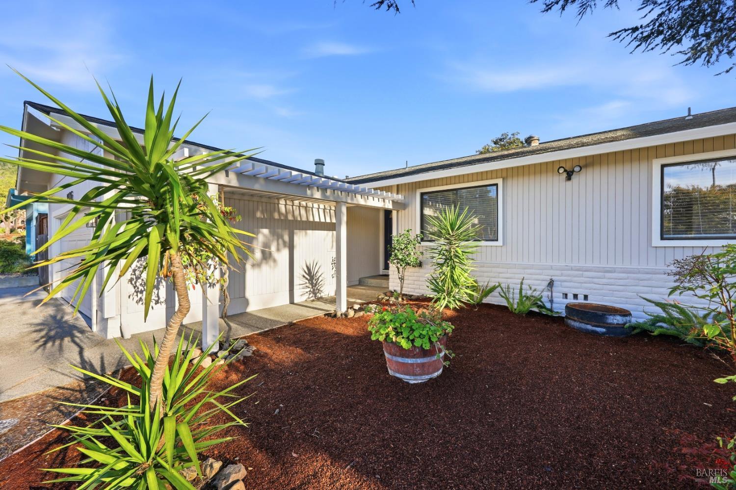 Detail Gallery Image 4 of 33 For 4906 Fernglen Dr, Santa Rosa,  CA 95405 - 3 Beds | 2 Baths